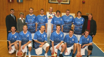 "Fēnikss" nostiprina līderpozīcijas