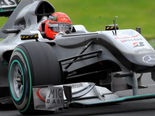 Šūmahers pirmajos posmos braucis ar bojātu formulas šasiju