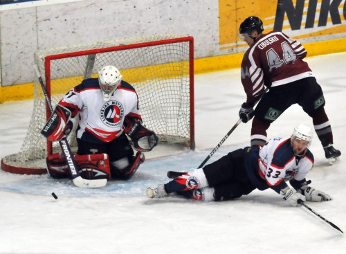 ''Dinamo/Juniors'' sper platu soli pretim titulam