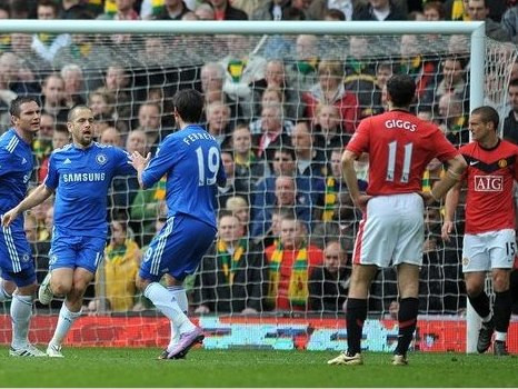 "Chelsea" uzvar Mančestrā un tuvojas Anglijas titulam