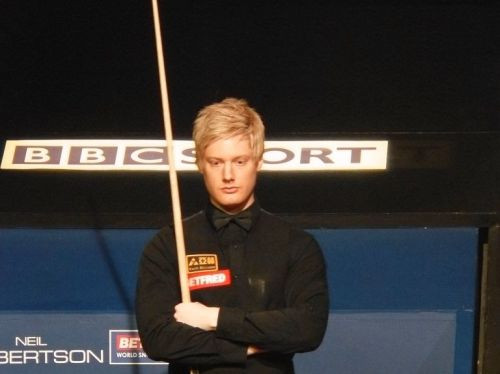 Robertsons saglabā pārsvaru