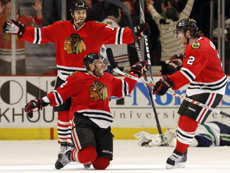 "Bruins" panāk 2:0; "Blackhawks" izlīdzina