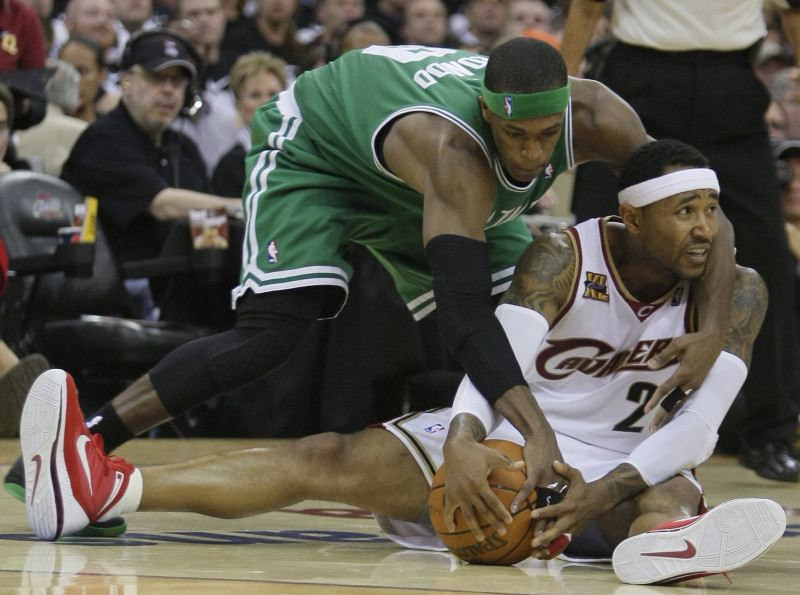 "Celtics" revanšējas un panāk neizšķirtu