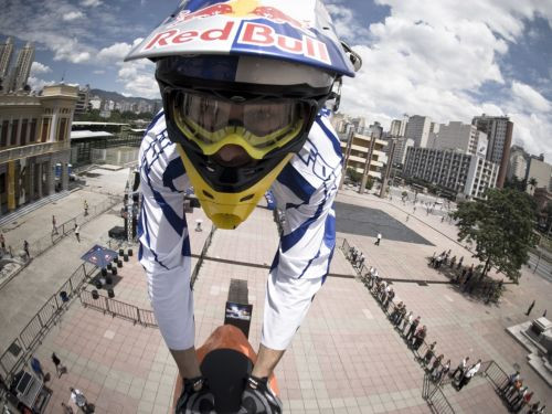 "Red Bull X-Fighters" pirms Maskavas posma iesildās Narvā