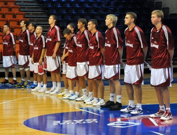 Latvijas basketbolistiem ievadā spēle Melnkalnē