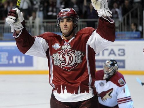 NHL atspēlējas: ''Coyotes'' uzvar Rīgā