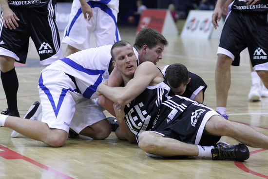 VEF pagarinājumā pieveic "TTU/Kalev"