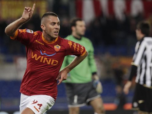 ''Roma'' uzvar, kamēr ''Udinese'' neuzsmaida Fortūna
