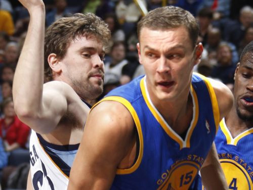 Biedriņam 28+21; "Warriors" zaudējums Memfisā