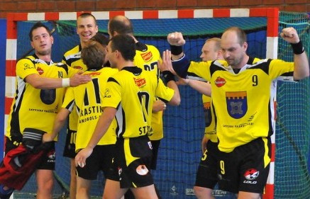 "Tenax" turpina uzvaru gājienu