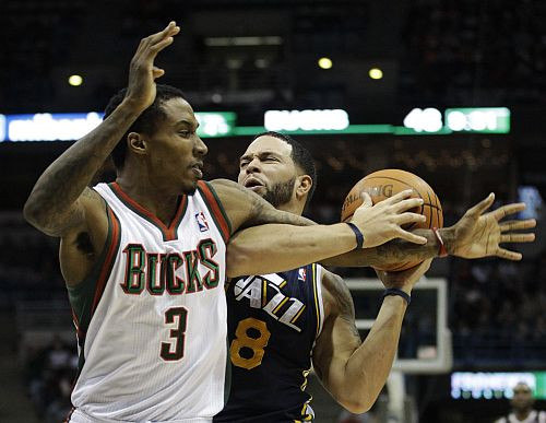 "Bucks" uz 4-6 nedēļām zaudē Dženingsu