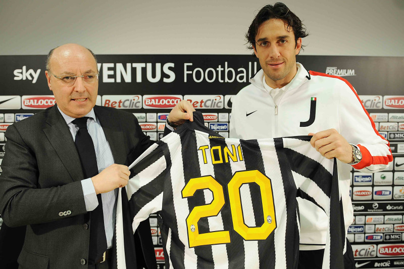 "Juventus" noslēdz līgumu ar Toni līdz 2012.gadam