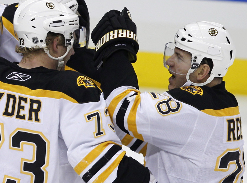 "Penguins" bez Krosbija atzīst "Bruins" pārākumu