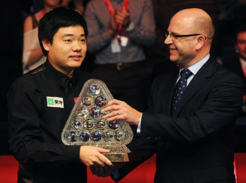 Dingam pārliecinoša uzvara "Masters" finālā