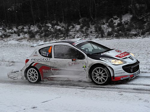 Montekarlo IRC: Sniegputenis apgriež kājām gaisā pilotu secību, līderis jau Bufjērs