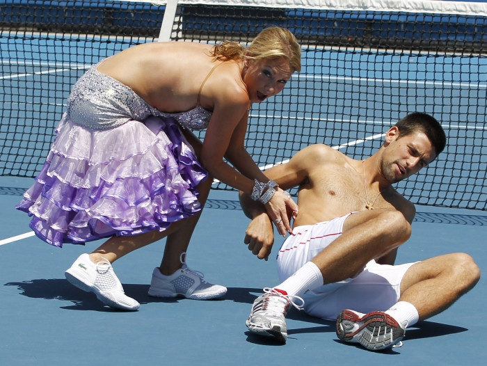 Federers, Džokovičs un citi favorīti tiek pie vieglām uzvarām
