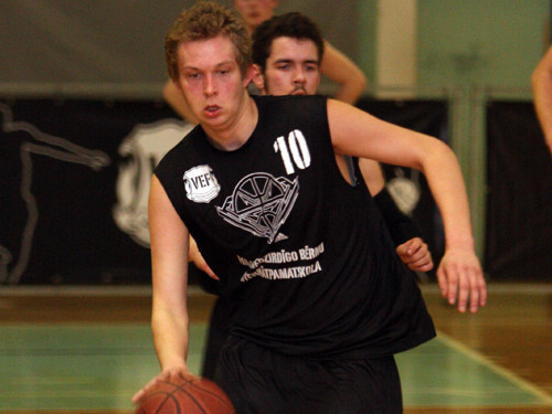 RNBI pirmā uzvara spraigā cīņā