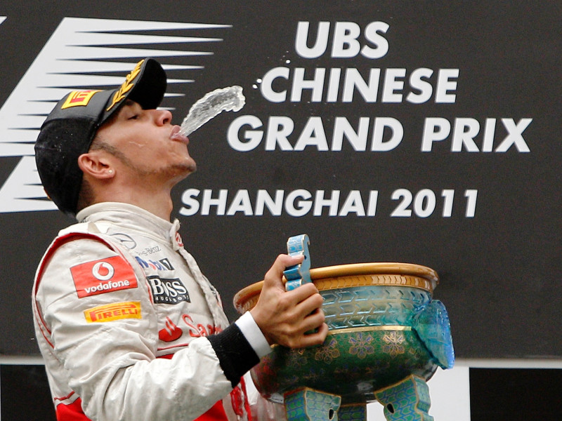 Interesantā Ķīnas GP uzvaru izcīna Hamiltons