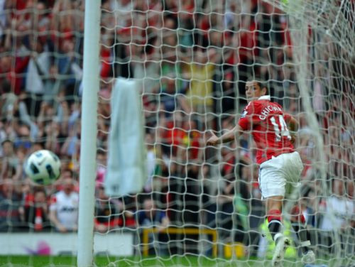 "United" salauž "Everton" pretestību, Toresam pirmie vārti "Chelsea" sastāvā