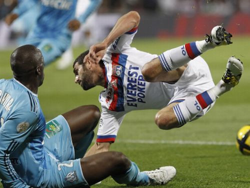 Marseļas "Olympique" trillerī zaudē Lionā un attālinās no titula