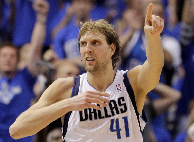 Novickis plosās, "Mavericks" konferences finālu sāk ar uzvaru