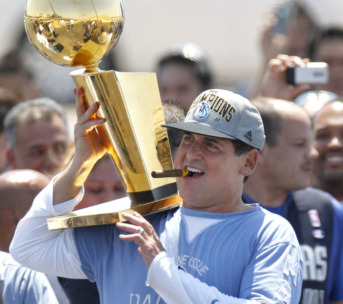 "Mavericks" īpašnieks Kjubans NBA titula atzīmēšanā iztērē 110 000 dolāru