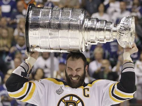 Bostonas "Bruins" iegūst Stenlija kausu pēc 39 gadu pārtraukuma