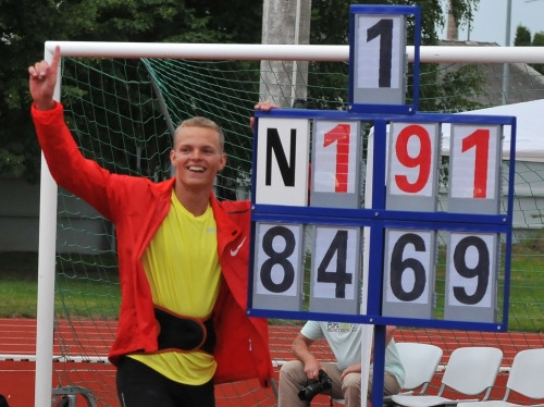 Sirmajam jauns pasaules junioru rekords - 84.69, Vasiļevskim - 87 metri