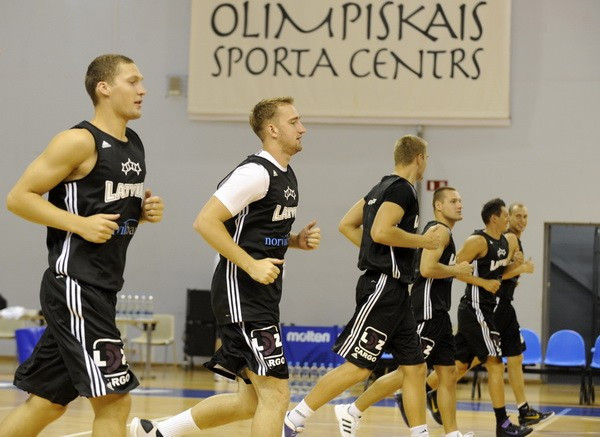 Vīriešu izlase sāk gatavošanos EČ