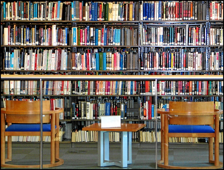 Izmantojiet bezmaksas pieeju datu bāzēm bibliotēkās