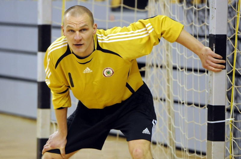 Telpu futbola izlase Rīgā atkārtoti pārspēj Igauniju