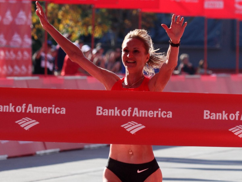 Šobukova uzvar Čikāgas maratonā ar jaunu Krievijas rekordu