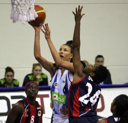 Tamanei un "Fenerbahce" uzvara ar 31 punkta pārsvaru, Jansonei 12+6
