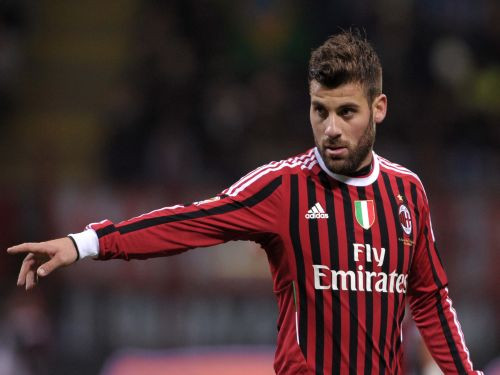 ''Milan'' pārliecinoši uzvar un atgriežas līderpozīcijās