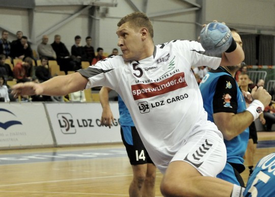 Handbolistiem jārevanšējas Melnkalnē