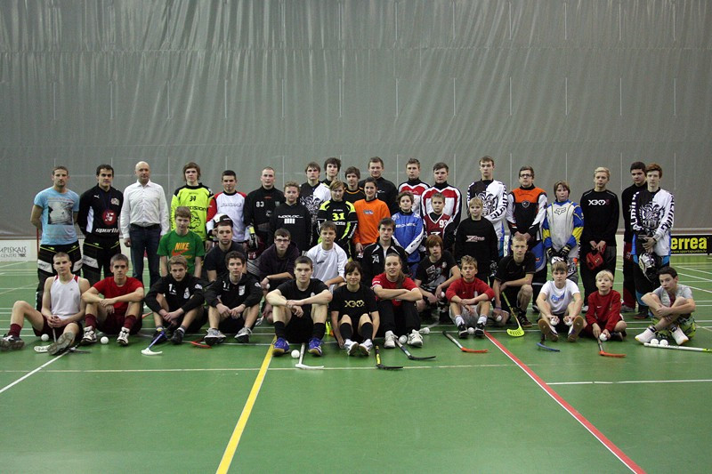 Aizvadīta pirmā meistarklase florbola vārtsargiem