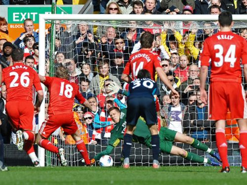 Ščensnija un van Pērsija brīnumdarbi nodrošina "Arsenal" uzvaru Liverpūlē, "Chelsea" zaudē WBA