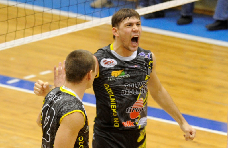 Volejbola čempionāta finālsēriju ar uzvaru sāk "Poliurs/Ozolnieki"