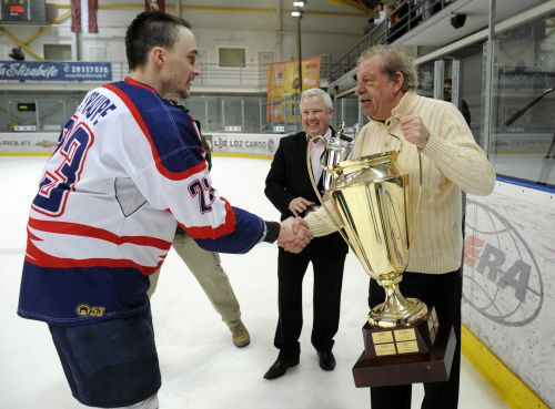 Apbalvos LAČ labākos spēlētājus; MVP balvu saņems Straupe