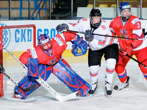 Šveices U-18 pārspēj Čehiju