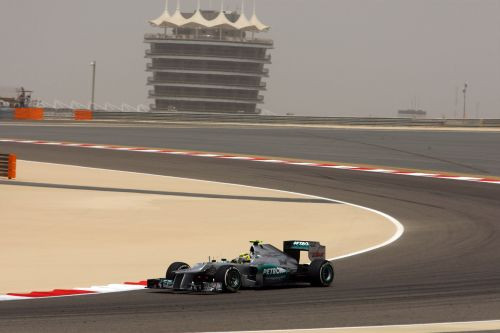 Rosbergs: ''Bahreinas tveice krietni paātrina riepu nodilšanu''