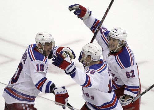 "Rangers" uzvar 3. pagarinājumā, panākums arī "Predators"