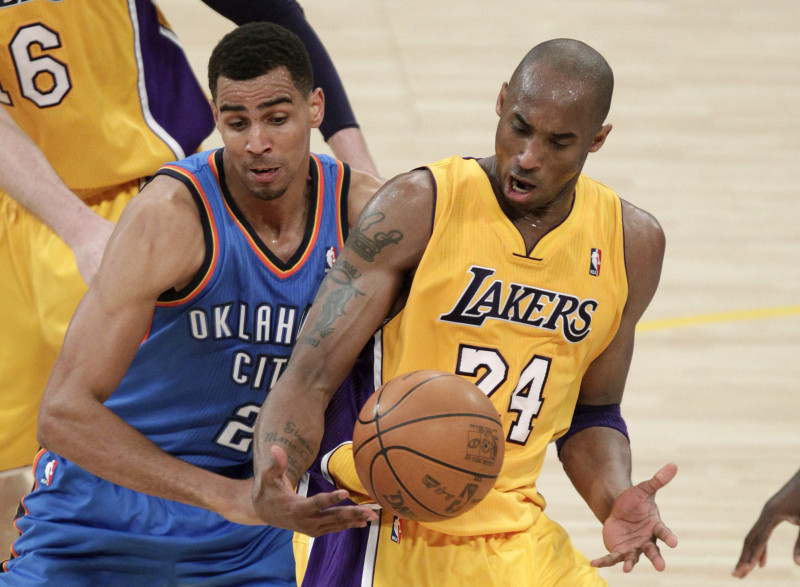 "76ers" panāk izlīdzinājumu, "Lakers" izcīna pirmo uzvaru