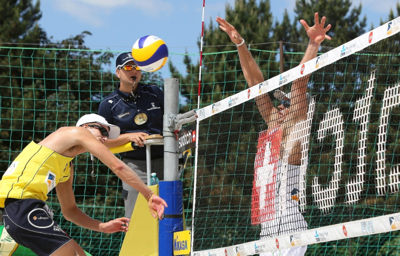 Pļaviņš/Šmēdiņš Prāgā sāk pārliecinoši, turpina ar zaudējumu favorītiem