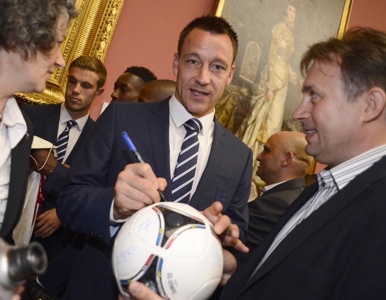 Britu ministri boikotēs "Euro 2012" spēles