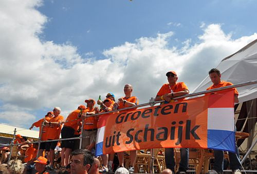 Nīderlandes fani pārdod biļetes un dodas mājup