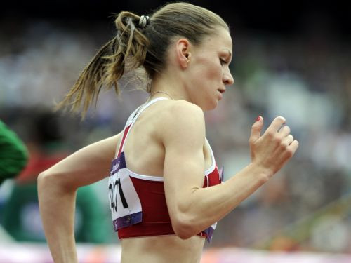 Jeļizarova labo Latvijas rekordu, taču finālā neiekļūst; Ikauniece desmitā