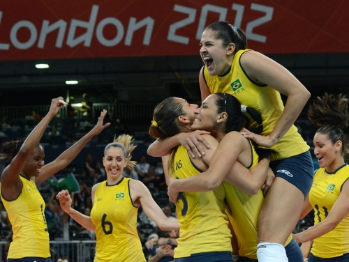 Sieviešu volejbola turnīrā par zeltu cīnīsies ASV un Brazīlija