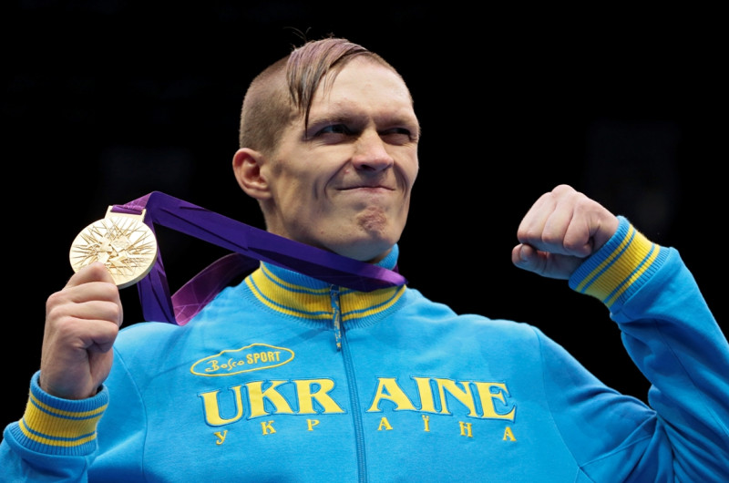 Ukrainim Usikam zelts boksa smagajā svarā