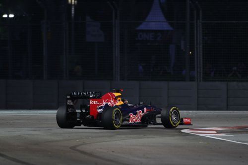 Singapūras F1 nakts treniņos labākais Fetels